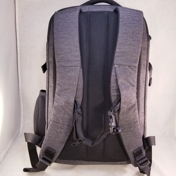 Mint Timbuk2 padded laptop backpack gray 17x12x5 - Picture 7 of 11